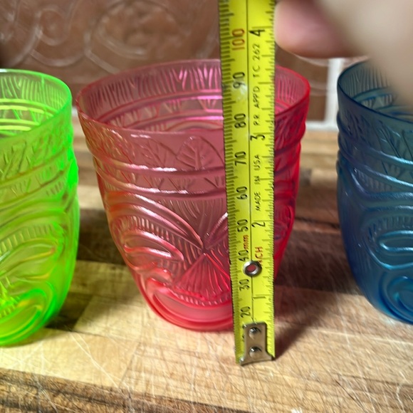 Tiki Shot Glasses Hawaiian Style Tiki Cup Plastic Stackable Shot Glasses party - Picture 2 of 7